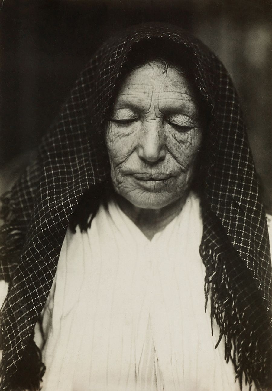 Lewis Hine - Hull house beneficiary 1910.jpg