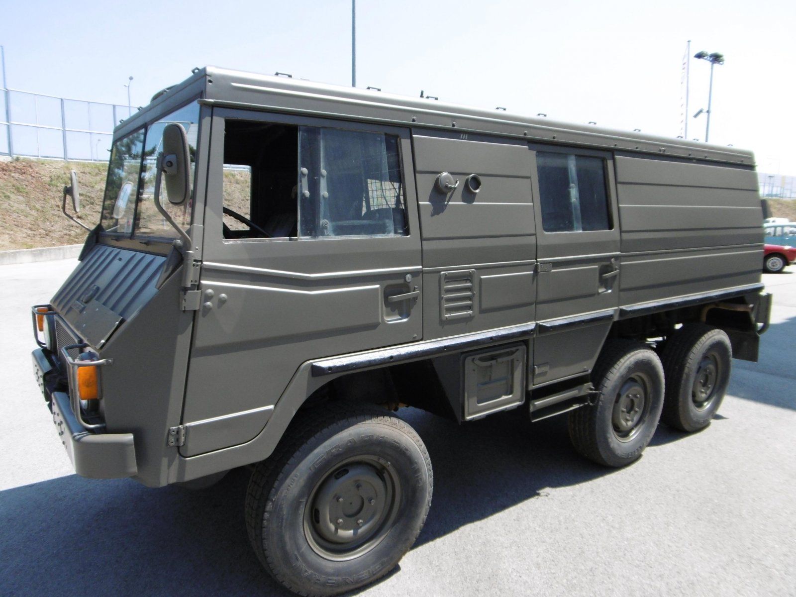 lkw-_steyr-daimler-puch-pinzgauer-712k_fm-6-x-6_-3-achsig-642719.jpg