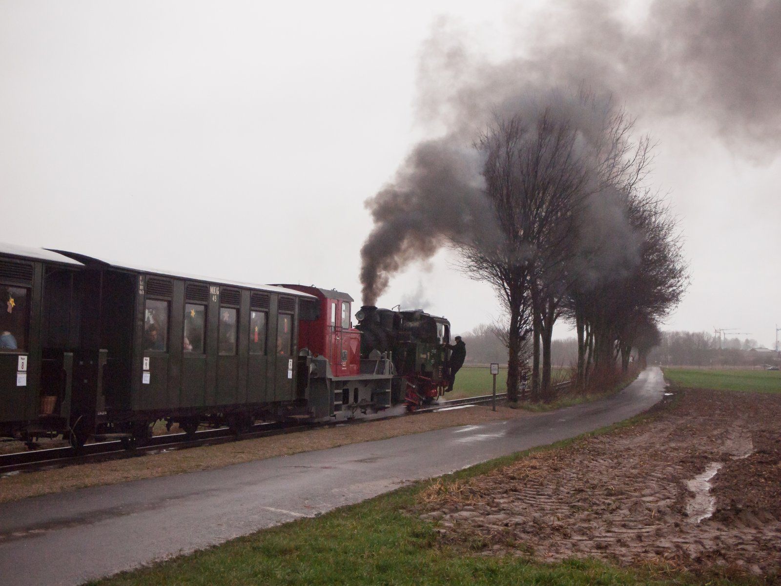 Loks Schwarzach und GKB V 11 am HP Gelindchen, vierter Advent 2019, Bild 1 - Kopie.jpg