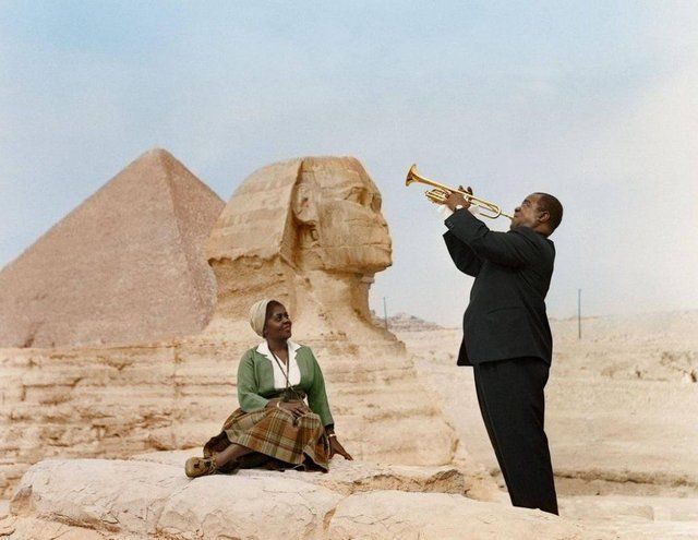 Louis Armstrong plays for his wife Lucille in Egypt, 1961.jpg