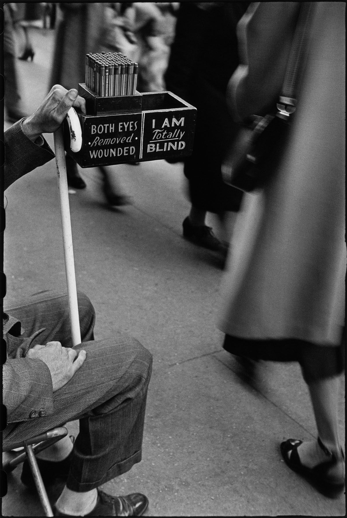 Louis Faurer - Market Street, Philadelphia (1937).jpg