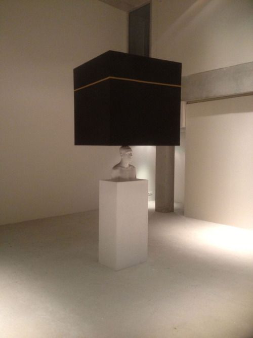 Mehdi-Georges Lahlou - Equilibre à  la Kaaba, 2013.jpg