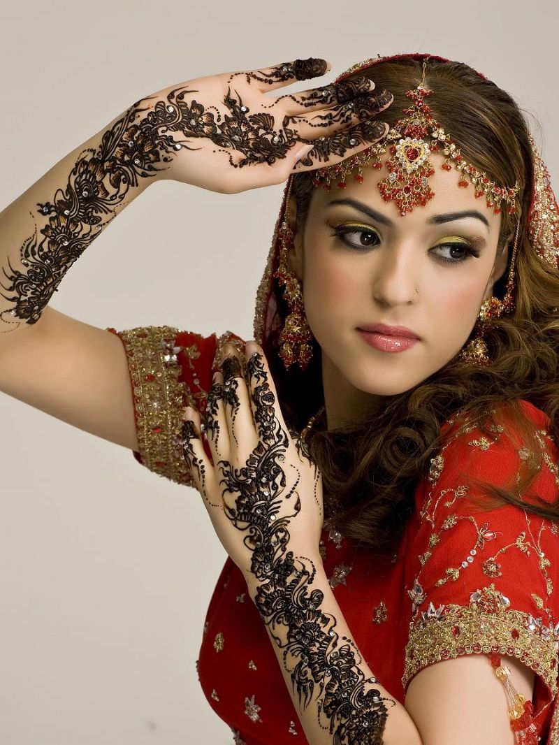 Mehndi Bride with henna tattoos.jpg