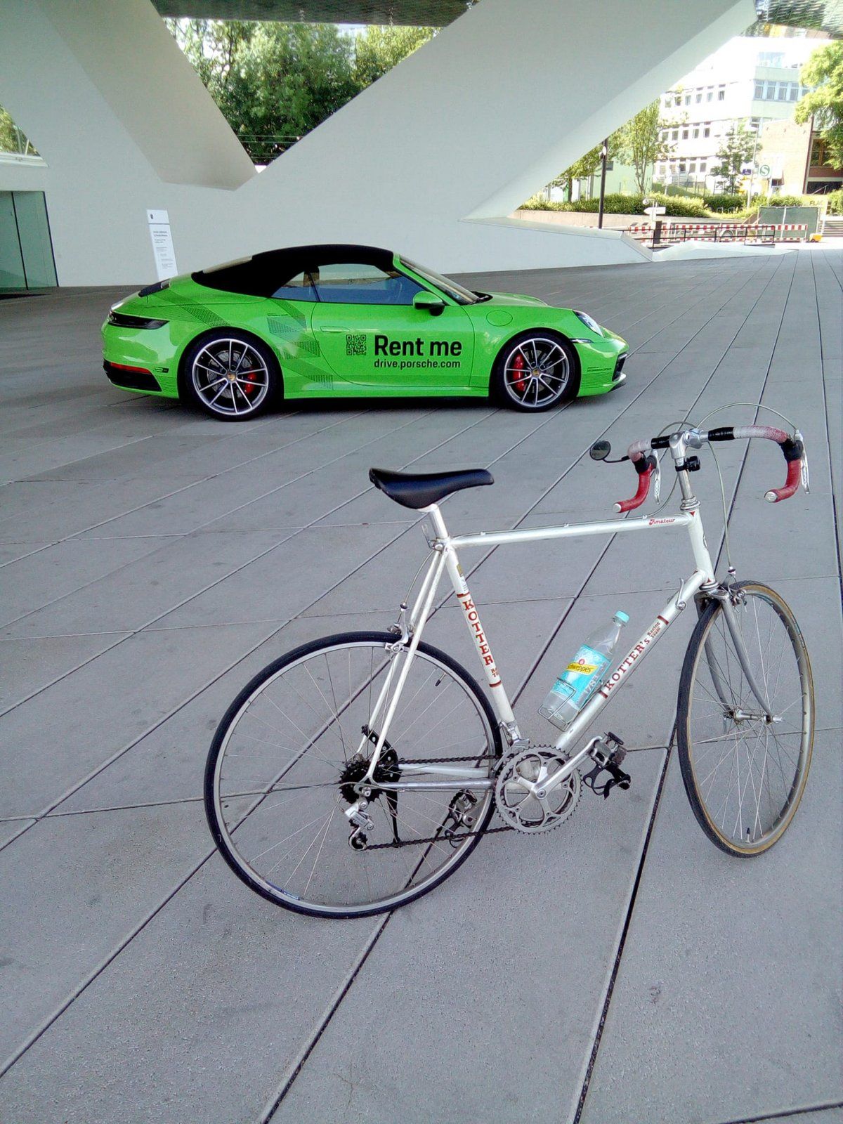 Meins vorm Porschemuseum Zuffenhausen.jpg