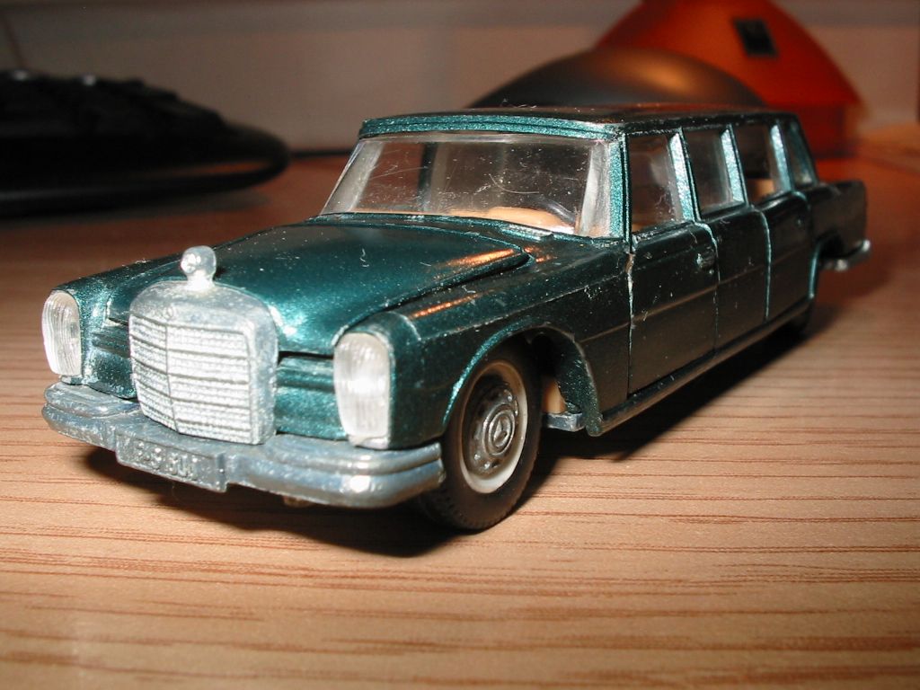 Mercedes 600 Pullmann - Siku.JPG