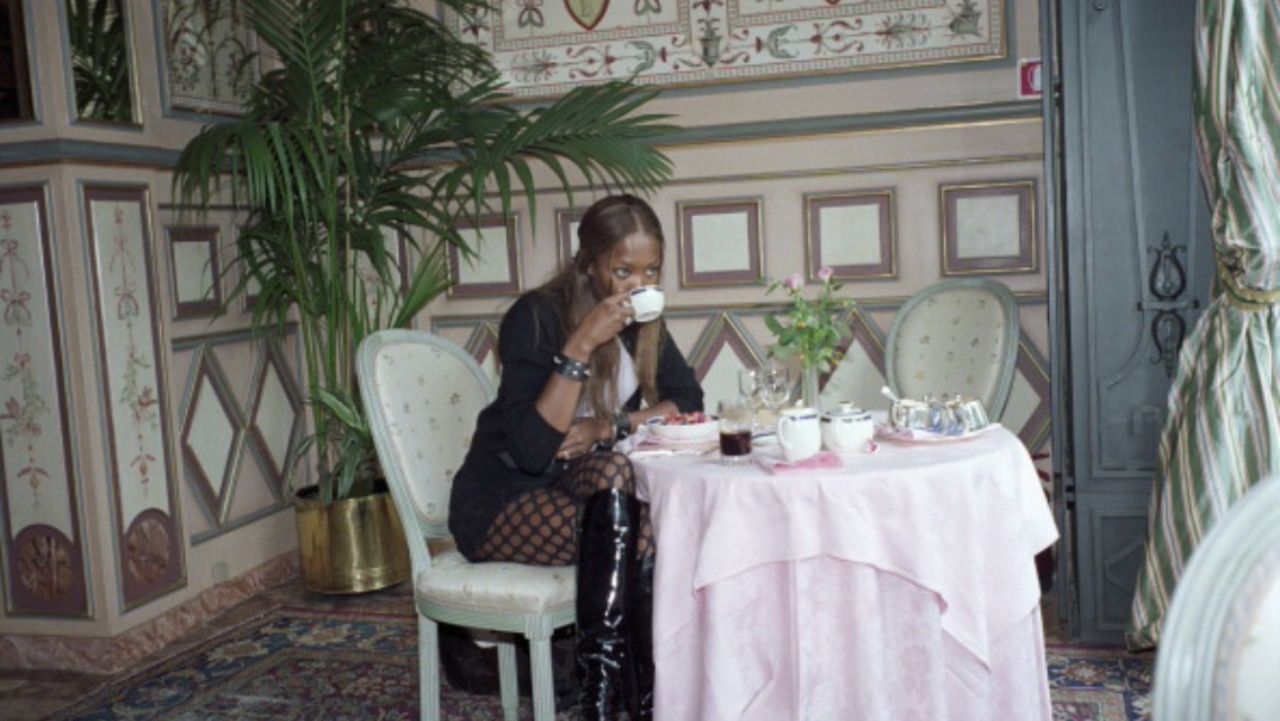 Naomi in Milan (October 1993) 3.jpg