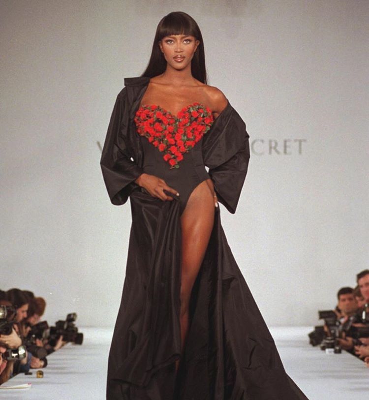 Naomi @ Victoria’s Secret Fashion Show 1996.jpg