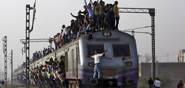 Passengers-travel-on-an-overcrowded-train-on-the-outskirts-of-New-Delhi-2.jpg