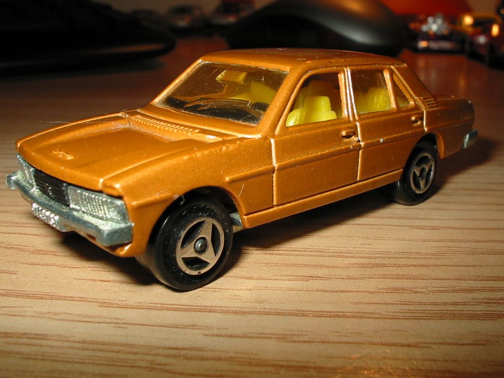 Peugeot 604 - Majorette.JPG