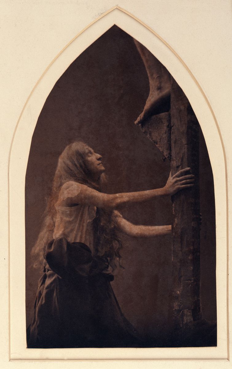 Pierre Dubreuil (1900) Maria Magdalena under the cross from the triptych Christ au Sépulcre.jpg