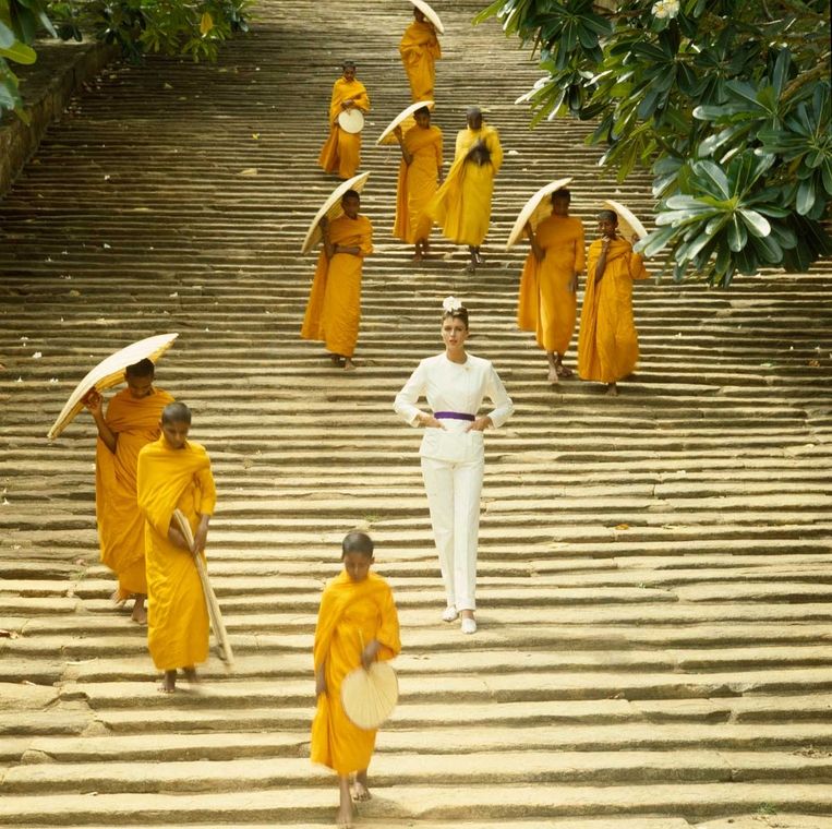 Pilar Crespi by Norman Parkinson in Sri Lanka (1980).jpg