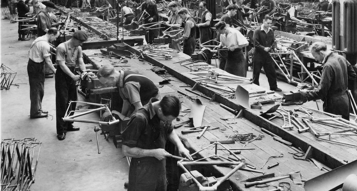 Raleigh frame shop 1950s.jpg