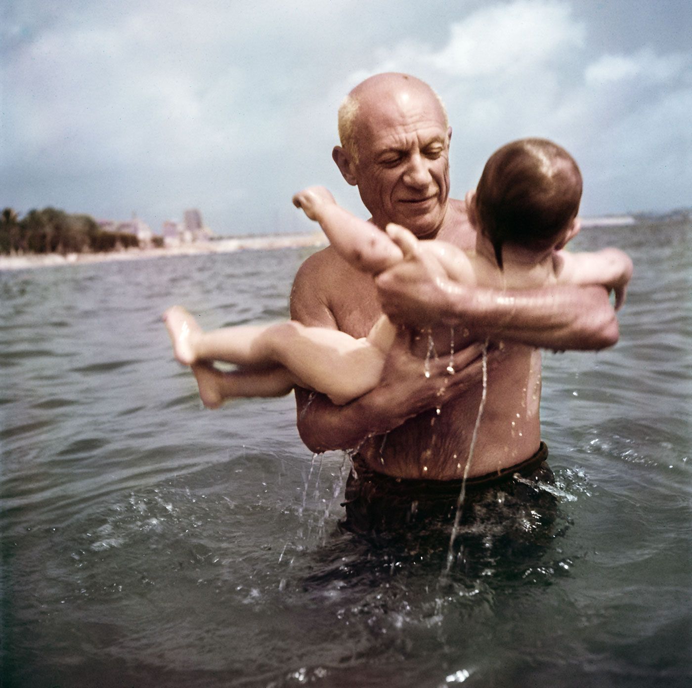 Robert Capa -Pablo Picasso playing in the water with his son Claude(near Vallauris, France1948).jpg