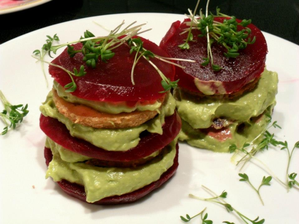 rote beete-avocado türmchen.jpg