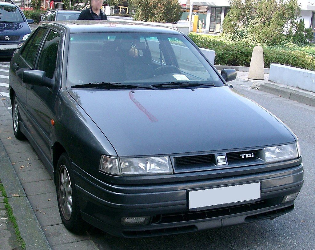 Seat_Toledo_GLX_1.9_TDI_1995_front_20071009.jpg