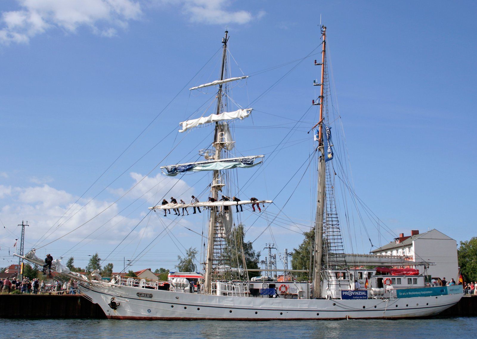 Segelschulschiff_Greif_Hanse_Sail_2008_(dark1).jpg