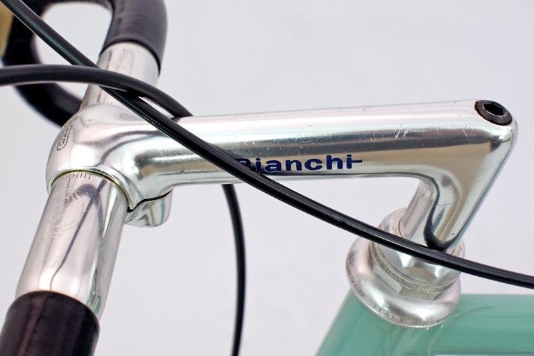 Super Corsa_1978_celeste_Vorbau Panto seitlich Bianchi (2).jpg