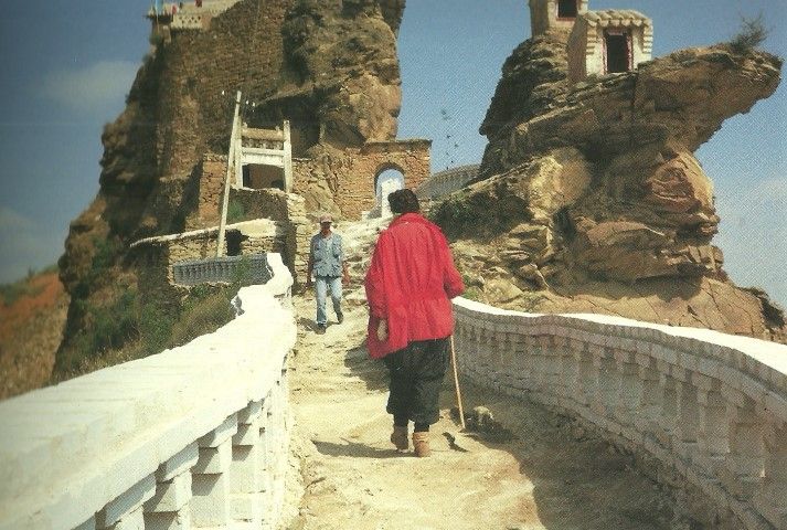 The-Meeting-in-the-Middle-of-the-Great-Wall-of-China-Small.jpg