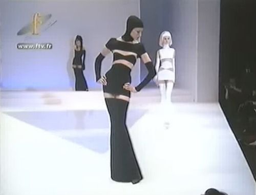 Thierry Mugler, SS Haute Couture 1999.jpg