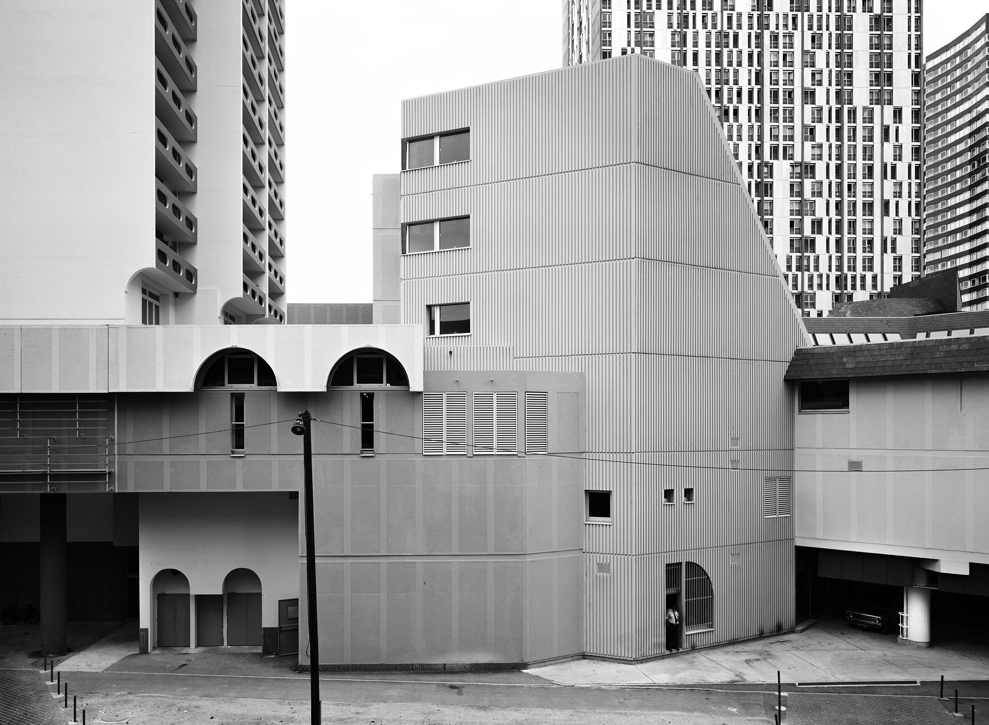 Thomas Struth - Rue de Beaugrenelle, Beaugrenelle, Paris (1979).jpg