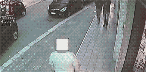 tmp_24902-Robbery-foiled-by-shopping-cop1708104819.gif