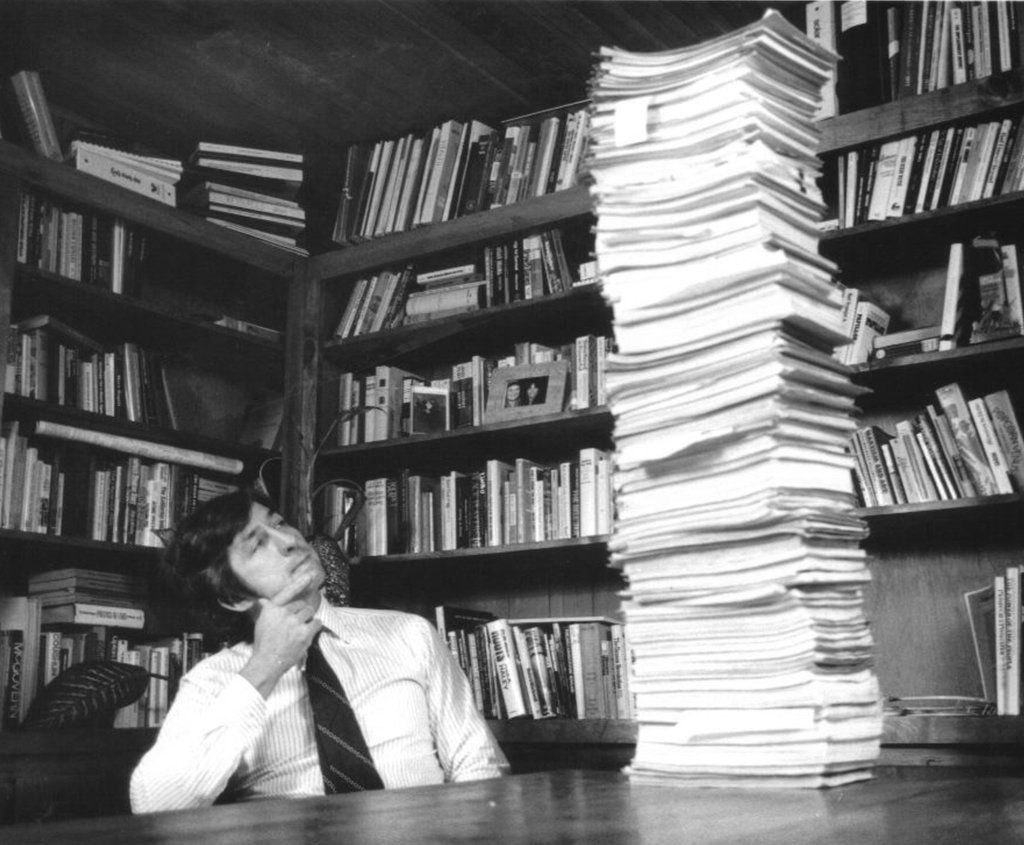 Tom Hayden with his 22,000-page FBI file, 1979.jpg