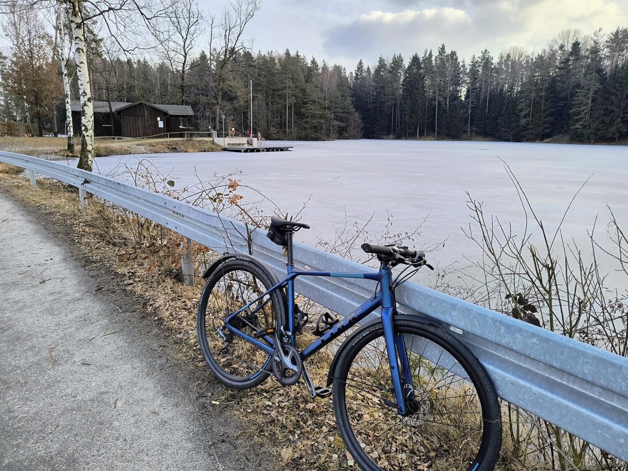 Trecking Runde.  Frau beim Eisbaden.jpg