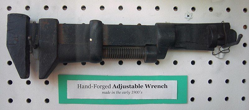 Tweedy_and_Popp_-_hand-forged_adjustable_wrench.jpg