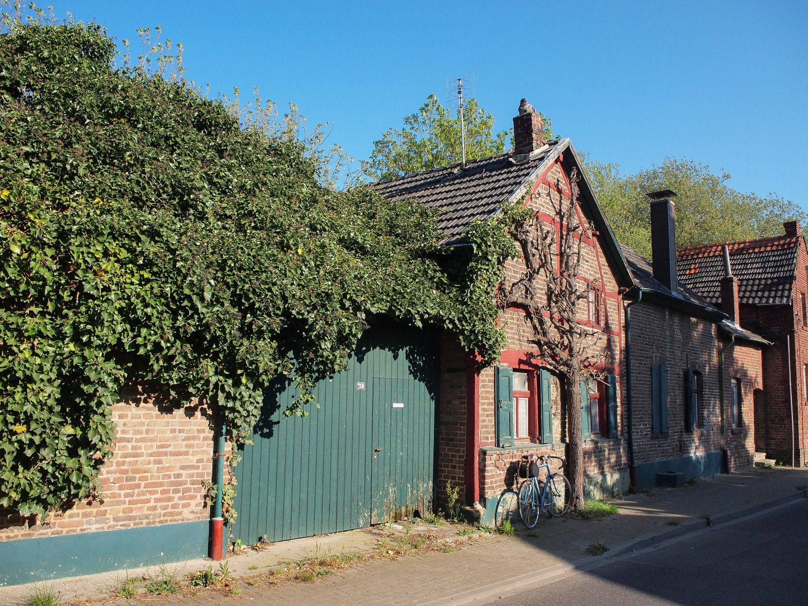 Untergehendes Haus in Grotenrath.jpg