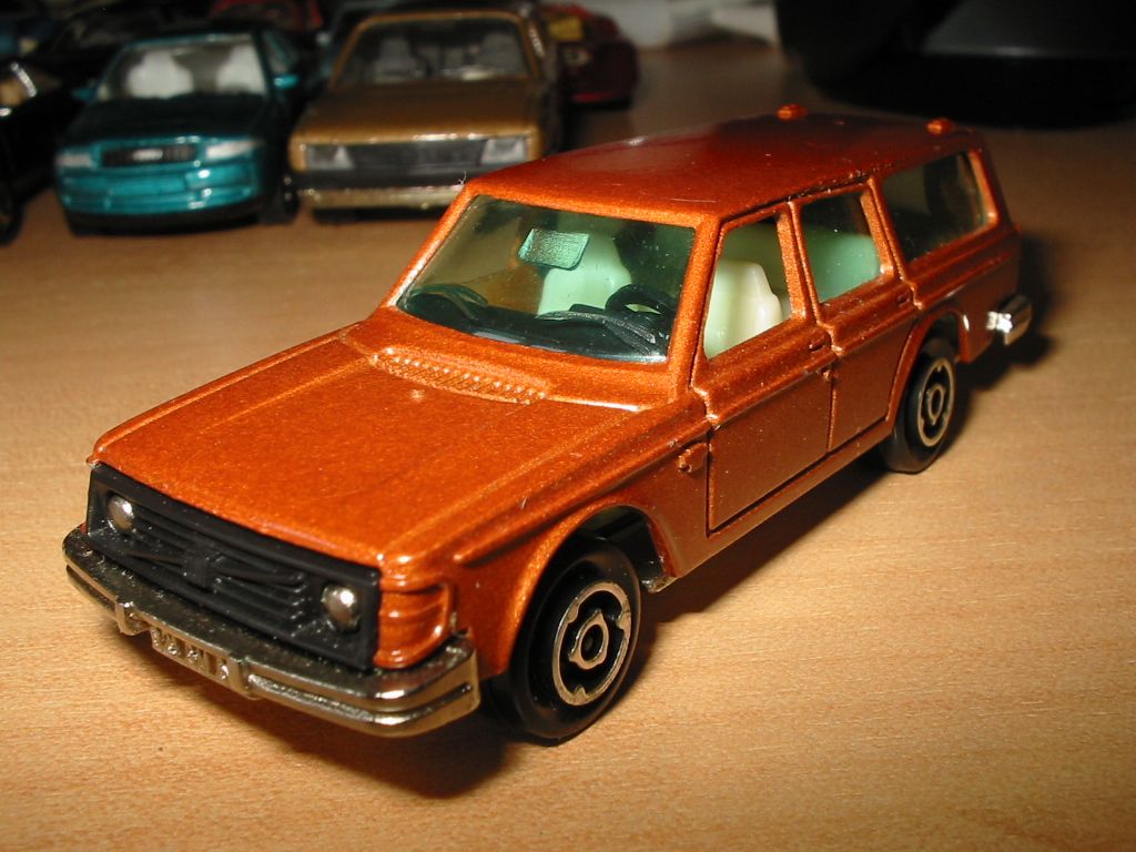 Volvo 245 DL Kombi - Majorette.JPG