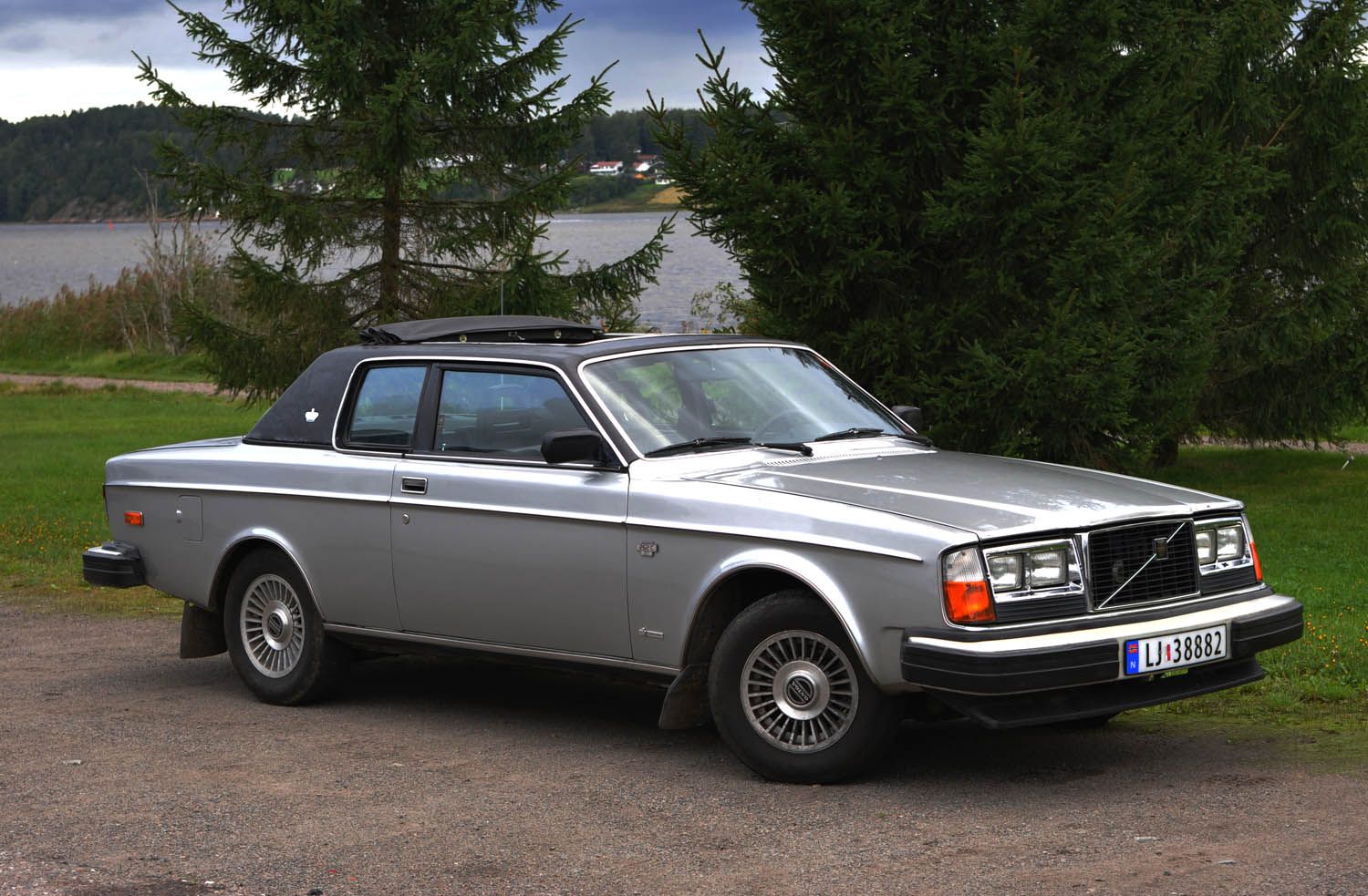 Volvo-262c-1.jpg