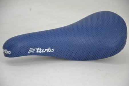 NIB.NOS_.SelleItalia.Turbo_.Blue_.saddle5-800x533.jpg