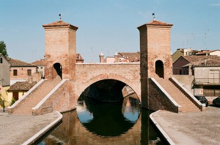 Gate_to_Comacchio.jpg