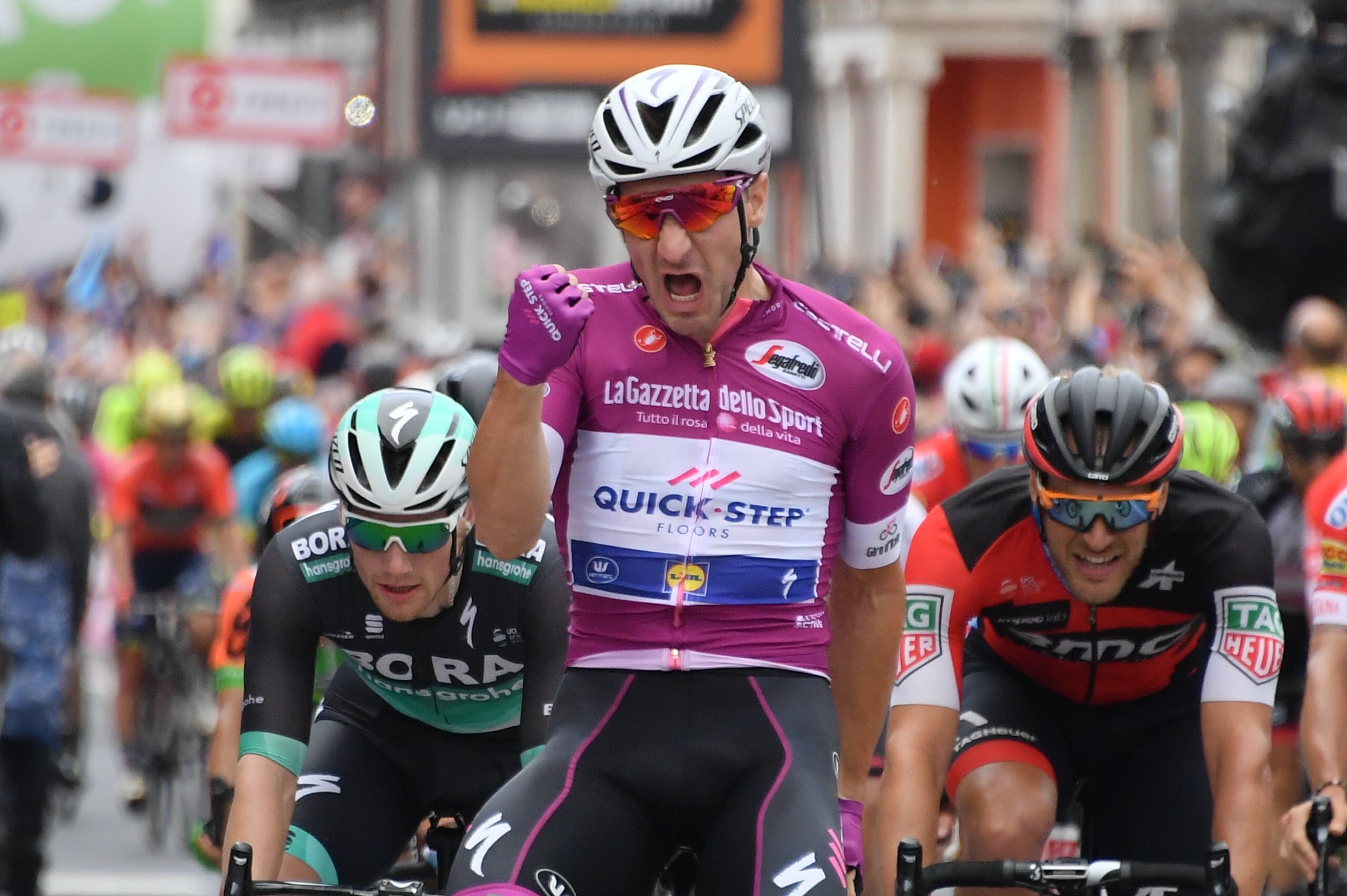 Giro d’Italia 2018 – Etappe 13: Viviani hält Bennett auf Distanz