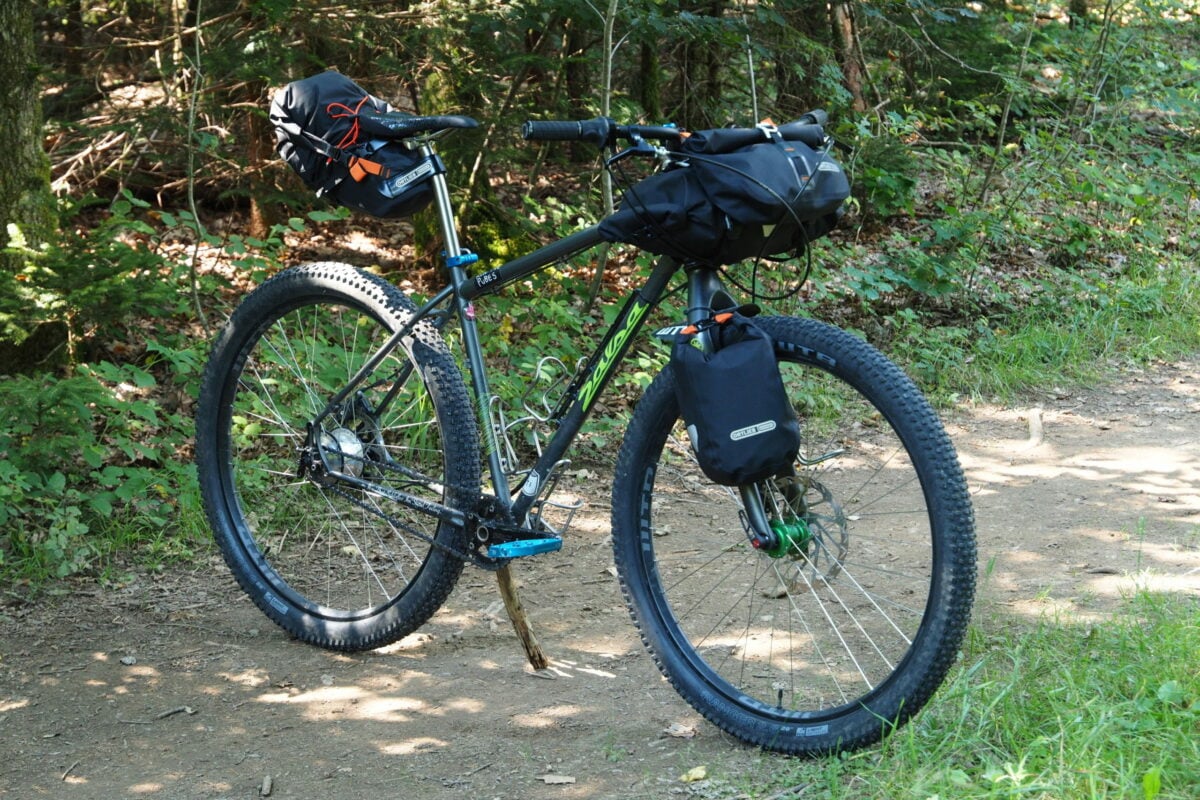 Neue Ortlieb Bikepacking Taschen: Fork-Pack und Framebag mit Rollverschluss