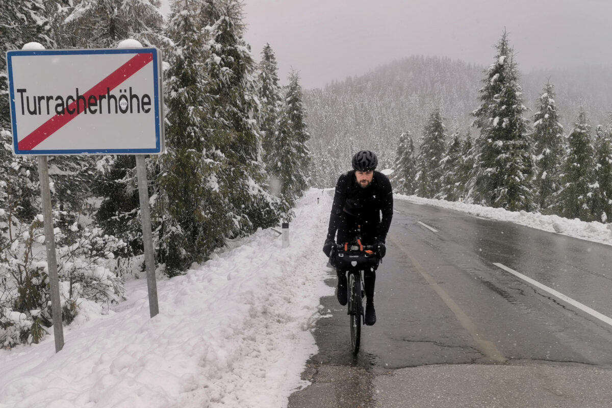 Triathlon um die Welt: Jonas Deichmann ist in den Schnee gestartet