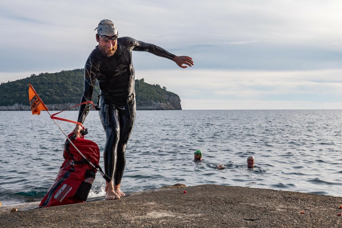 Jonas Deichmann Triathlon um die Welt: 450 km geschwommen – ab aufs Rad