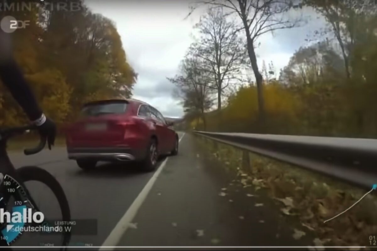 Video SUV-Fahrer bedrängt Rennradfahrer: Urteil zu Haftstrafe auf Bewährung