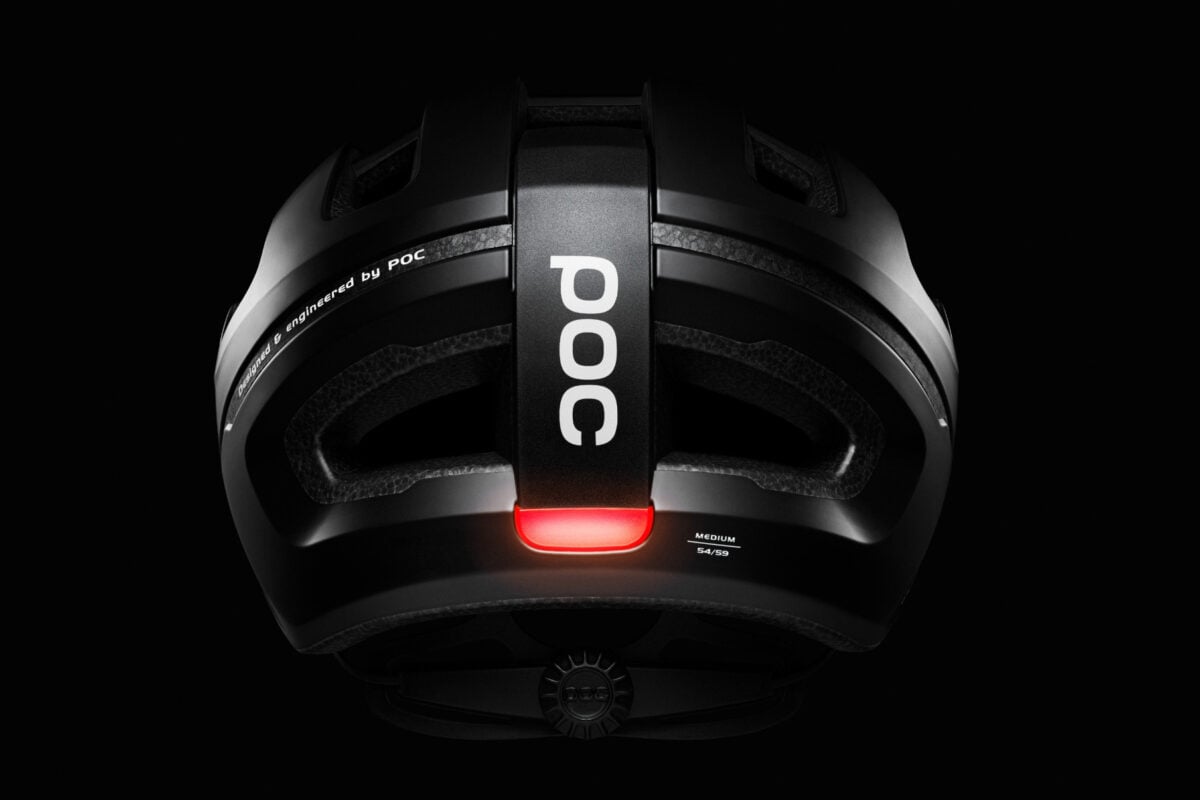 Neuer Poc Omne Beacon Rennrad-Helm: Licht am Neon-Heck