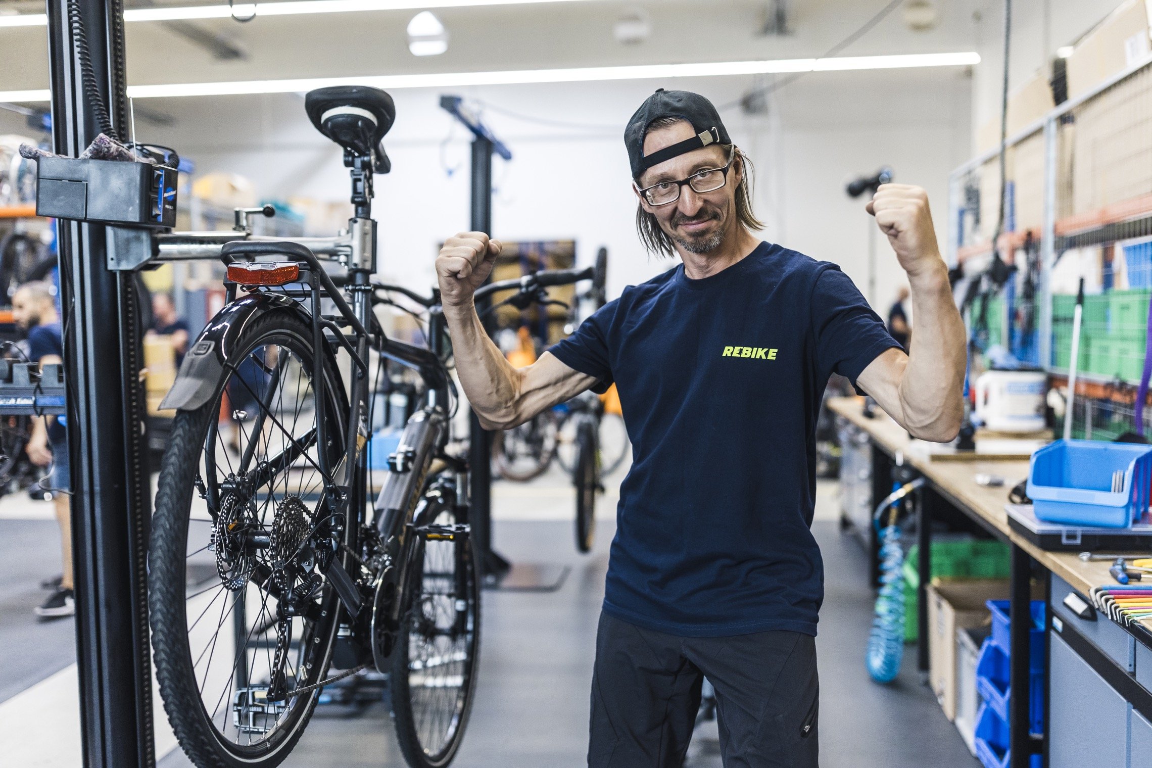 Da bleibt Zeit für dich: Geregelte Arbeitszeiten im Refurbishment-Center von Rebike