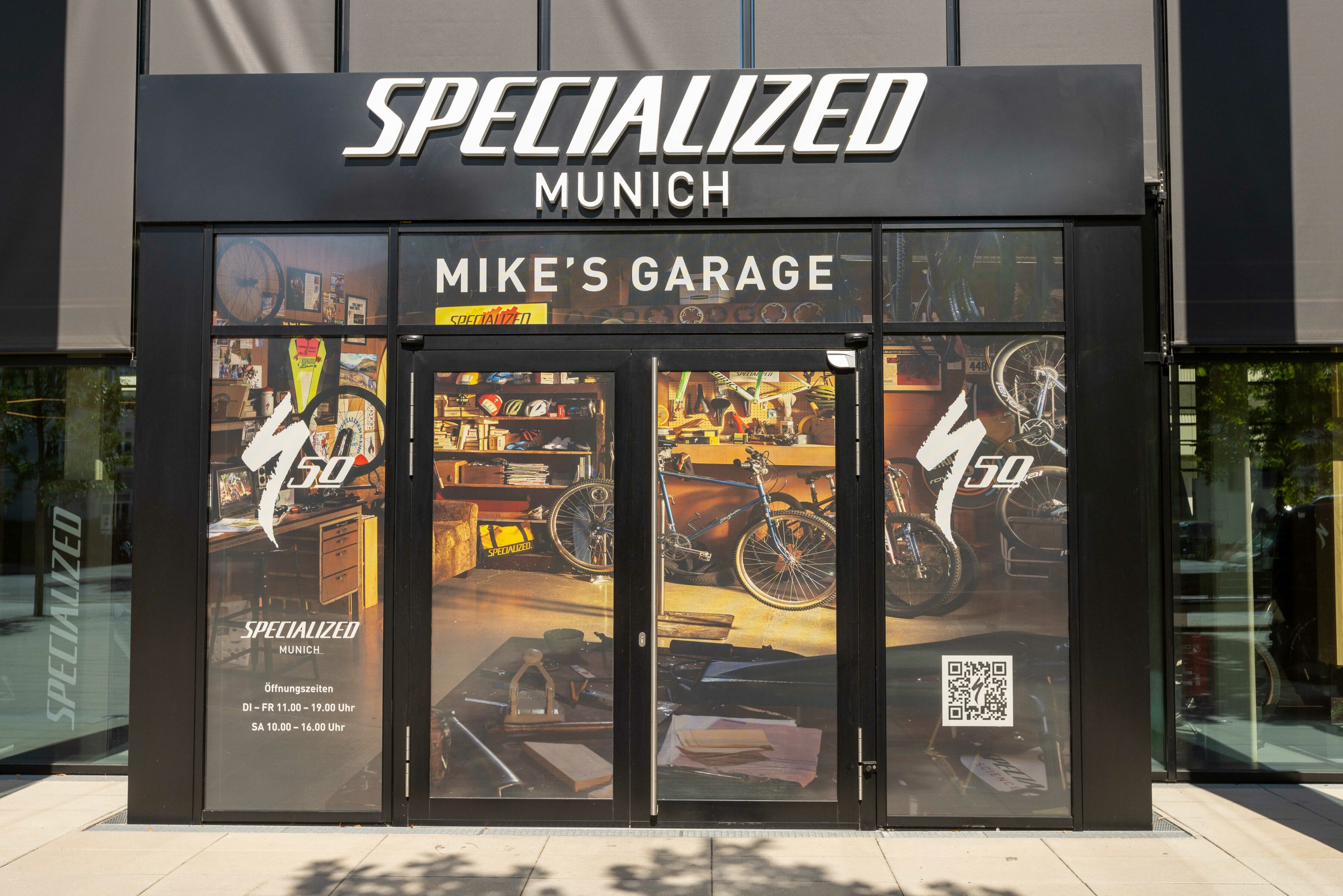 Nostalgie-in-Garagenform-Specialized-er-ffnet-Museum-in-M-nchen