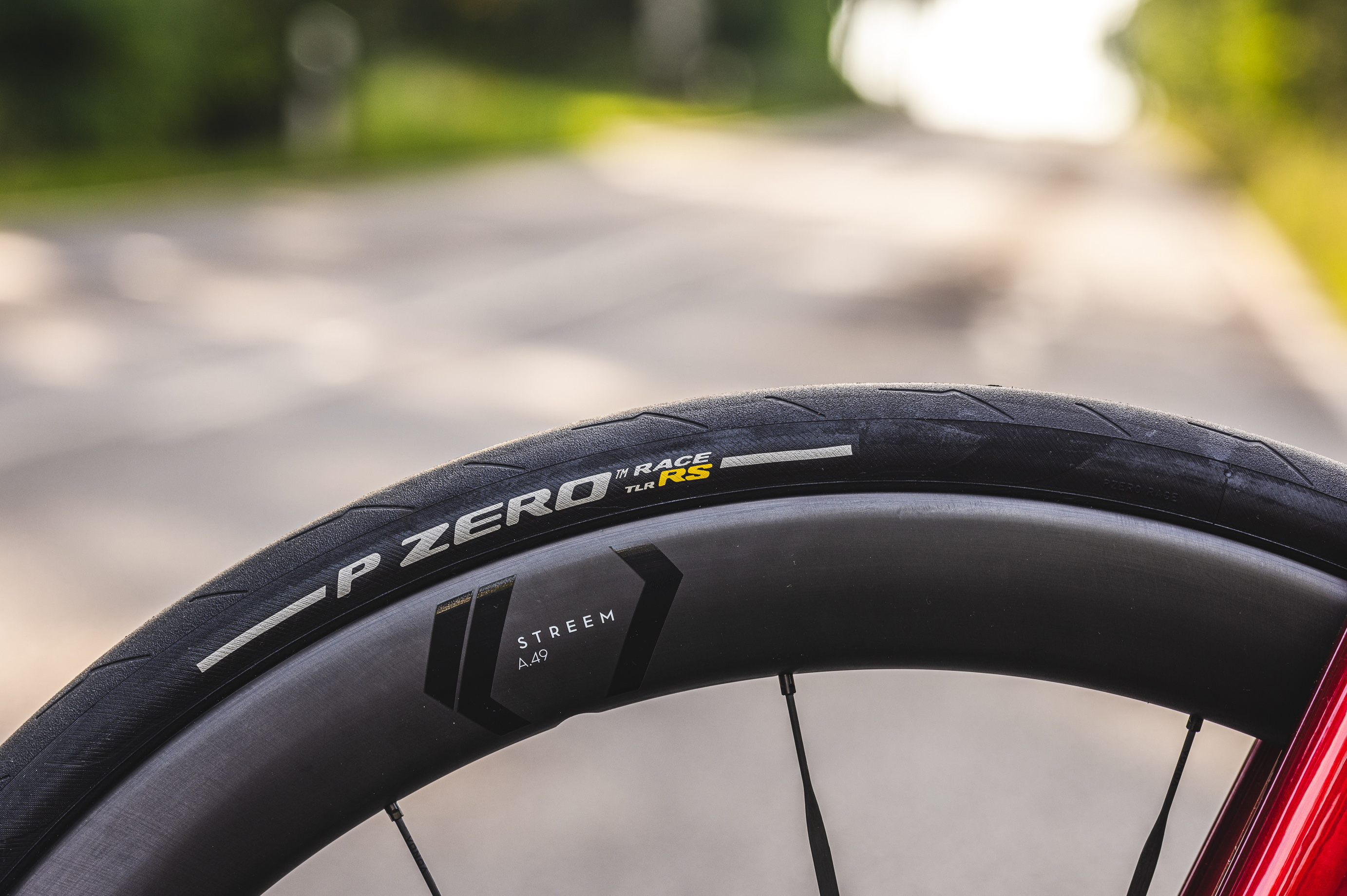 Pirelli-P-Zero-Race-TLR-RS-Vorgestellt-Schneller-Rennrad-Reifen-f-r-Racer