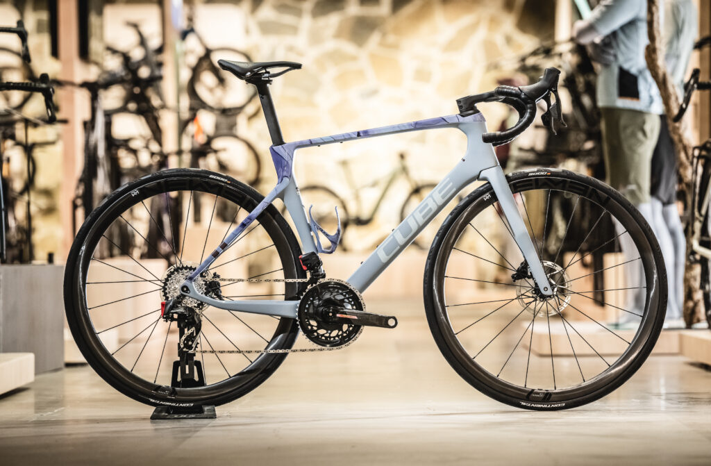 Cube-Rennrad-Neuheiten-2025-Neues-Attain-und-Nuroad-Gravel-Bike