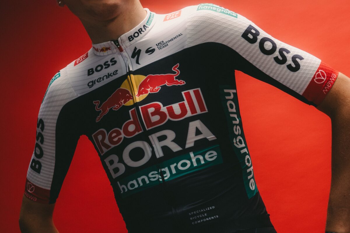 Red Bull – Bora – Hansgrohe Team Trikots: Ganz in Specialized gehüllt