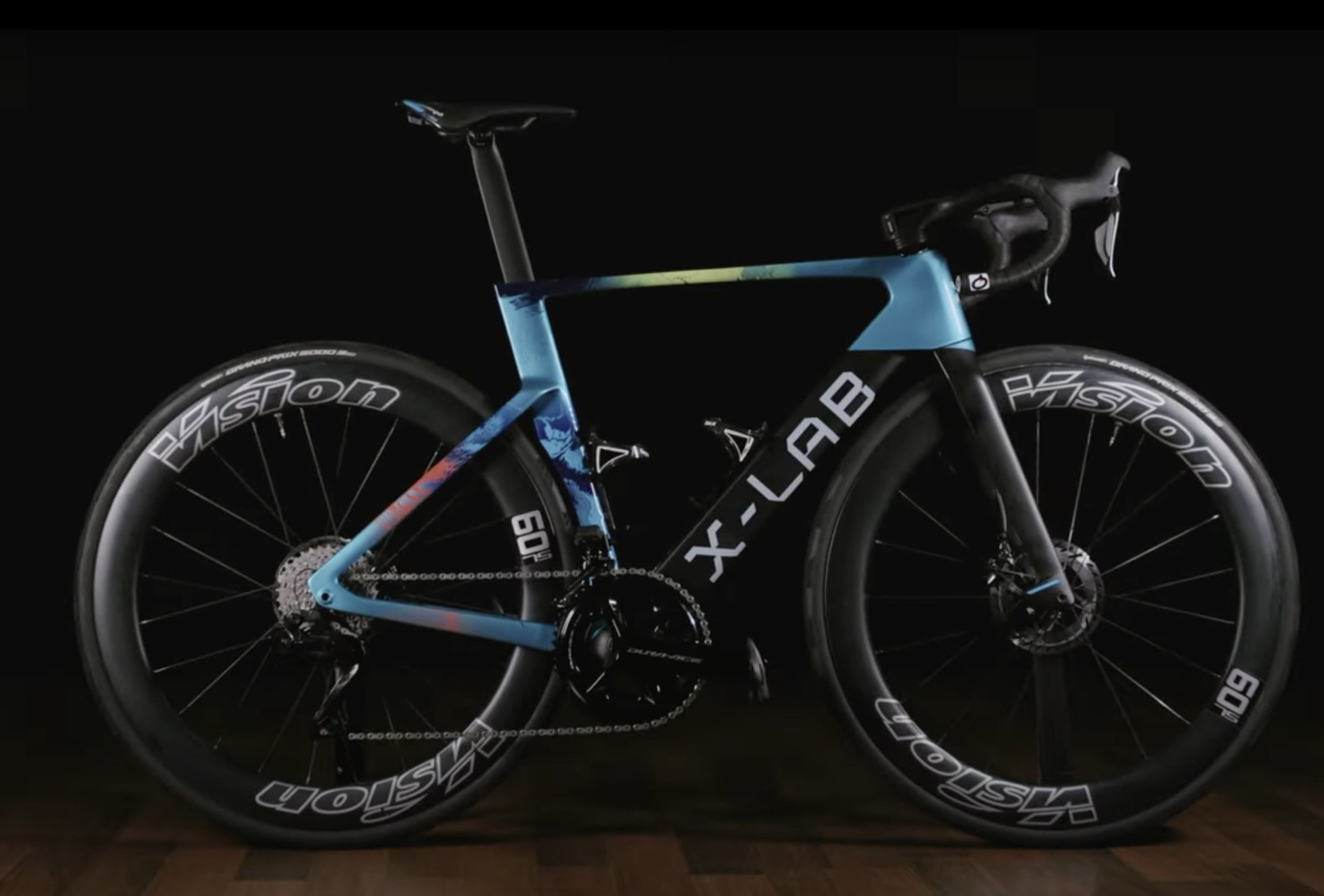 World-Tour-Bikes-2025-XDS-Astana-X-Lab-AD9-Aero-Rennrad