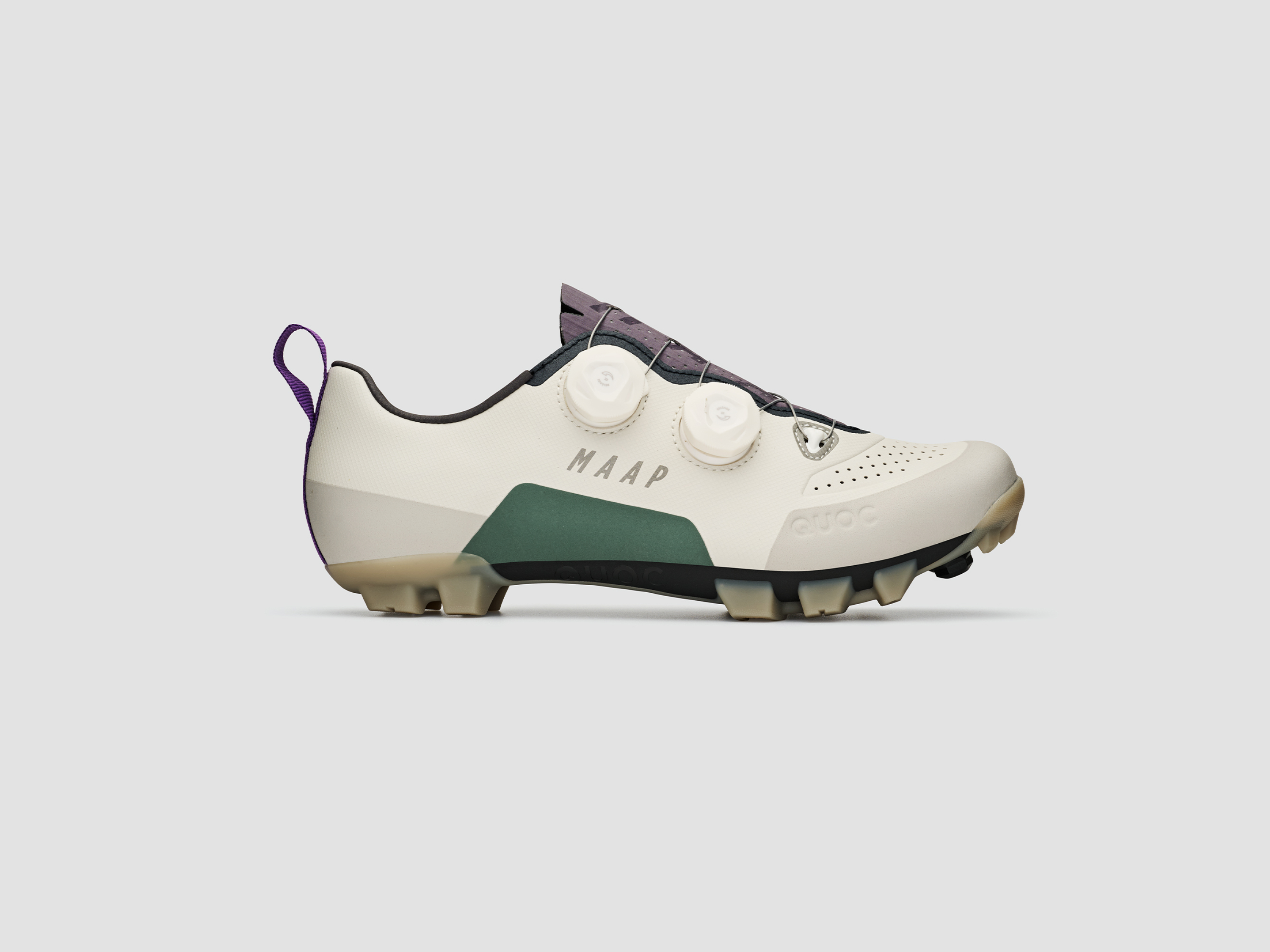 Maap-x-Quoc-Gran-Tourer-XC-Gravel-und-XC-Schuh-in-Fog-Farbe